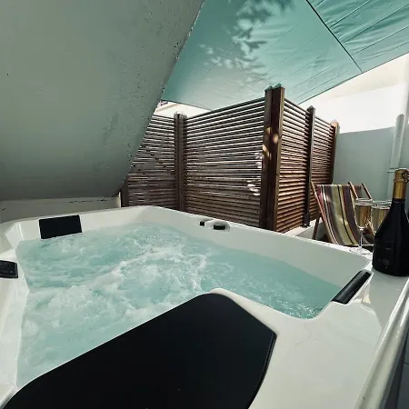 Apartment 1 Lenoir Cocon Romantique Avec Jacuzzi Au Centre *